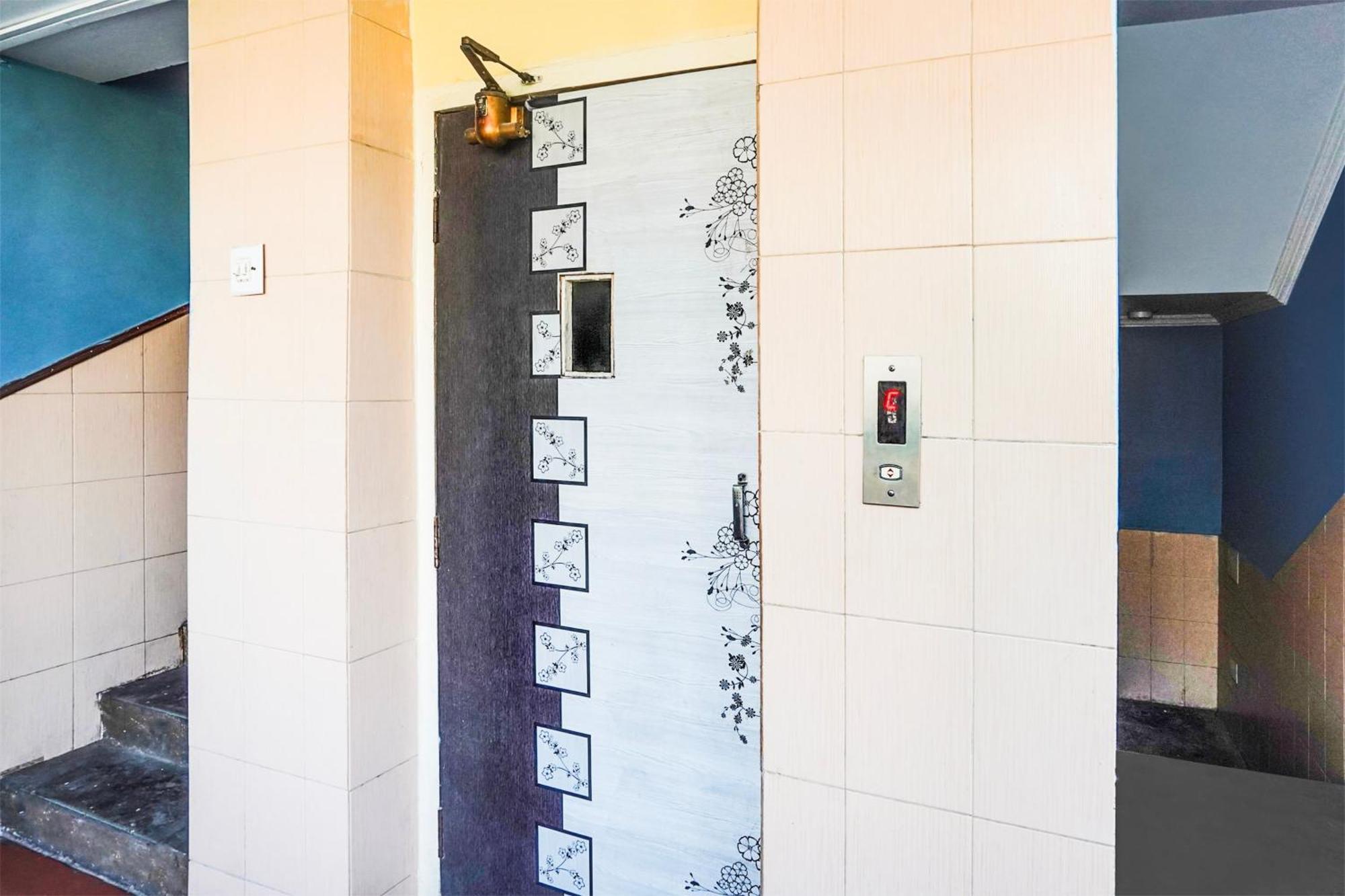 Hotel O Vibrant Residency Ahmedabad Exterior photo