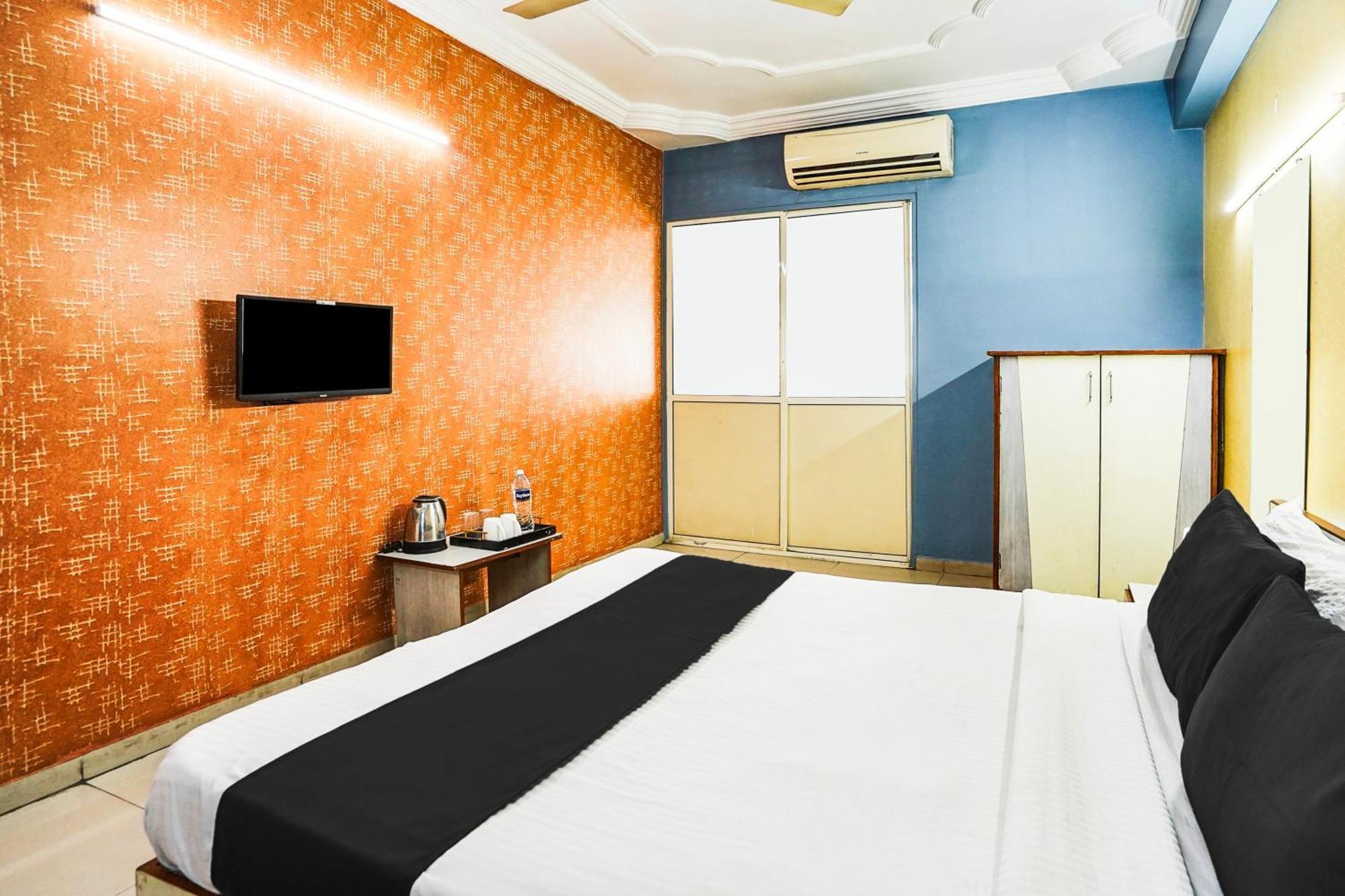 Hotel O Vibrant Residency Ahmedabad Exterior photo